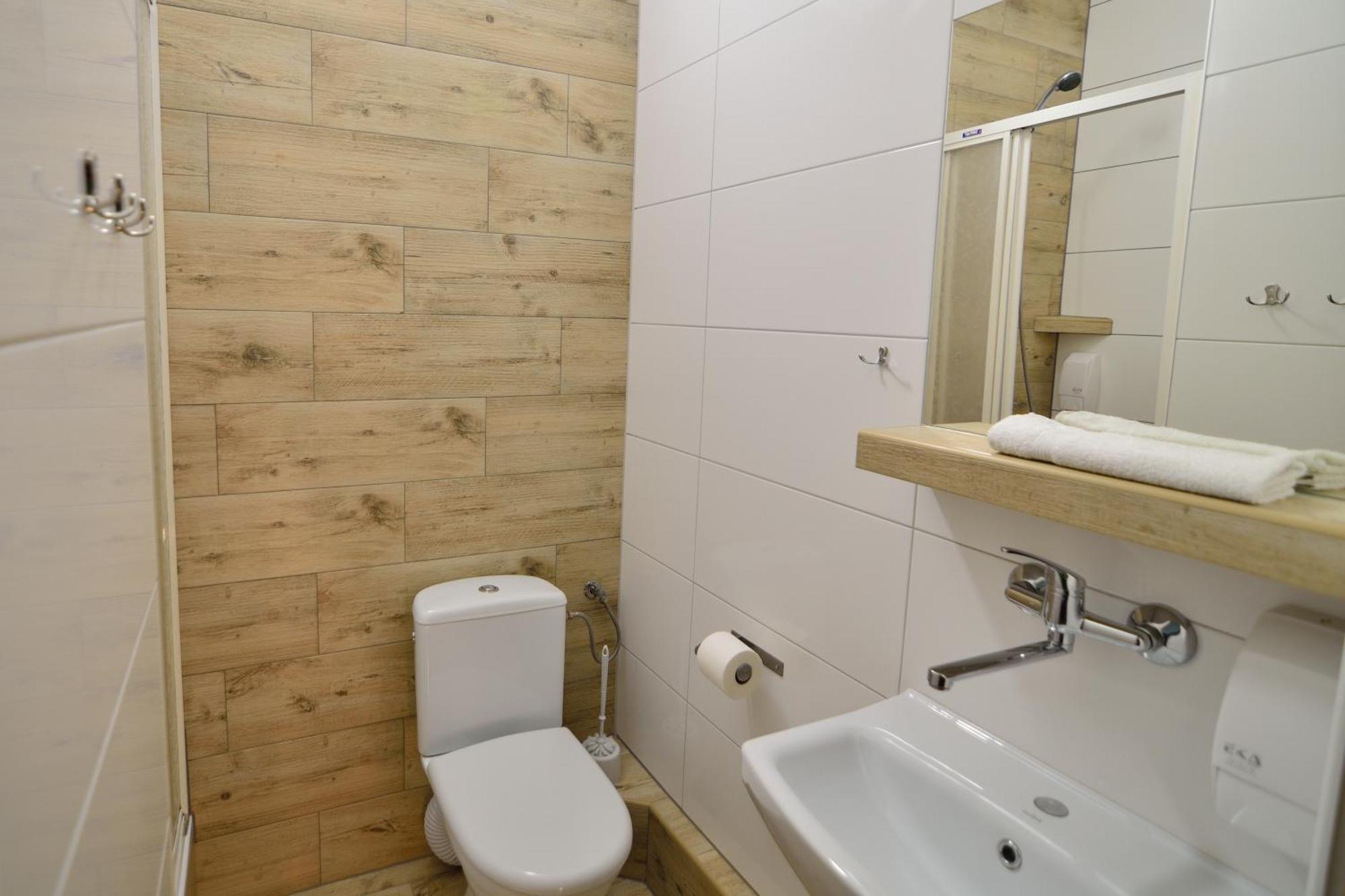Hotel Gracja Kuznia Raciborska Exteriör bild